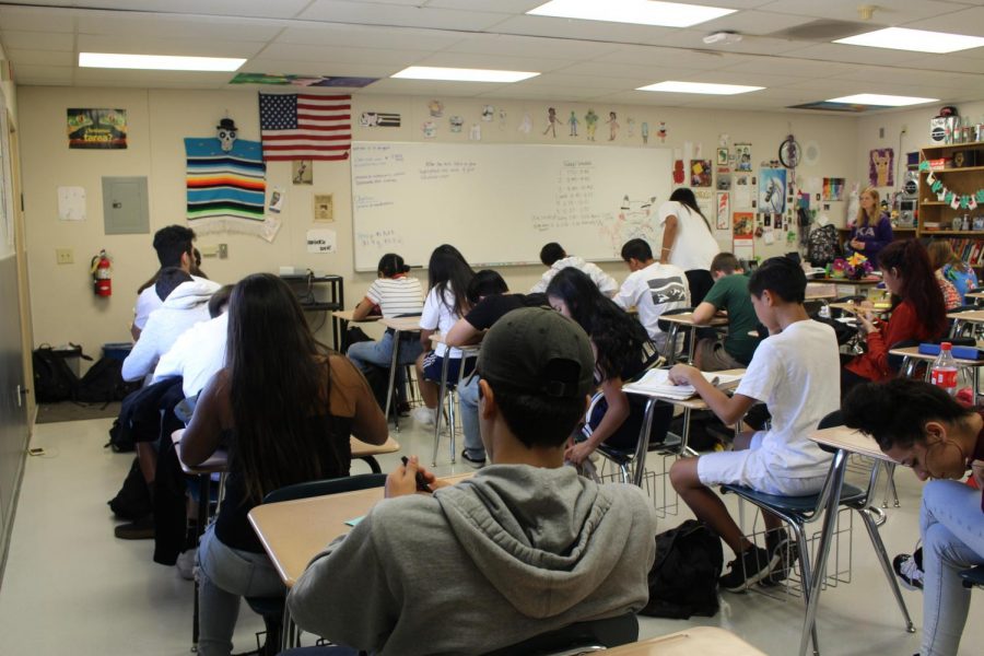 40’s a crowd: large classroom sizes leave students scrambling for a seat