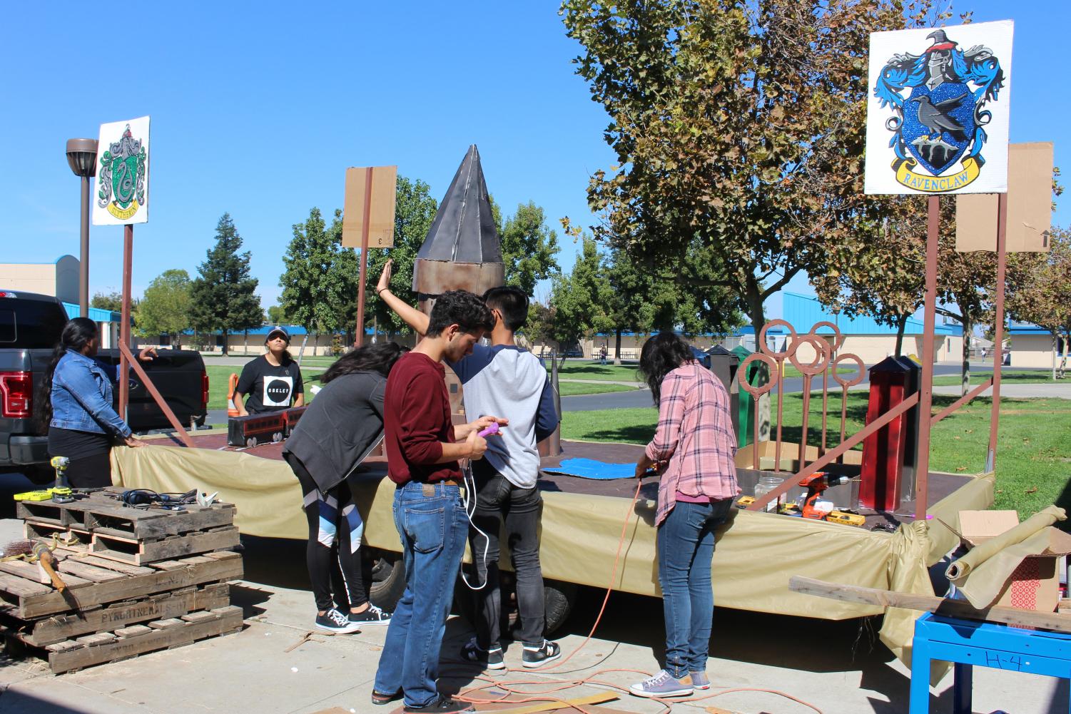 Space and Engineering Academy students work diligently on their Harry Potter themed Homecoming float