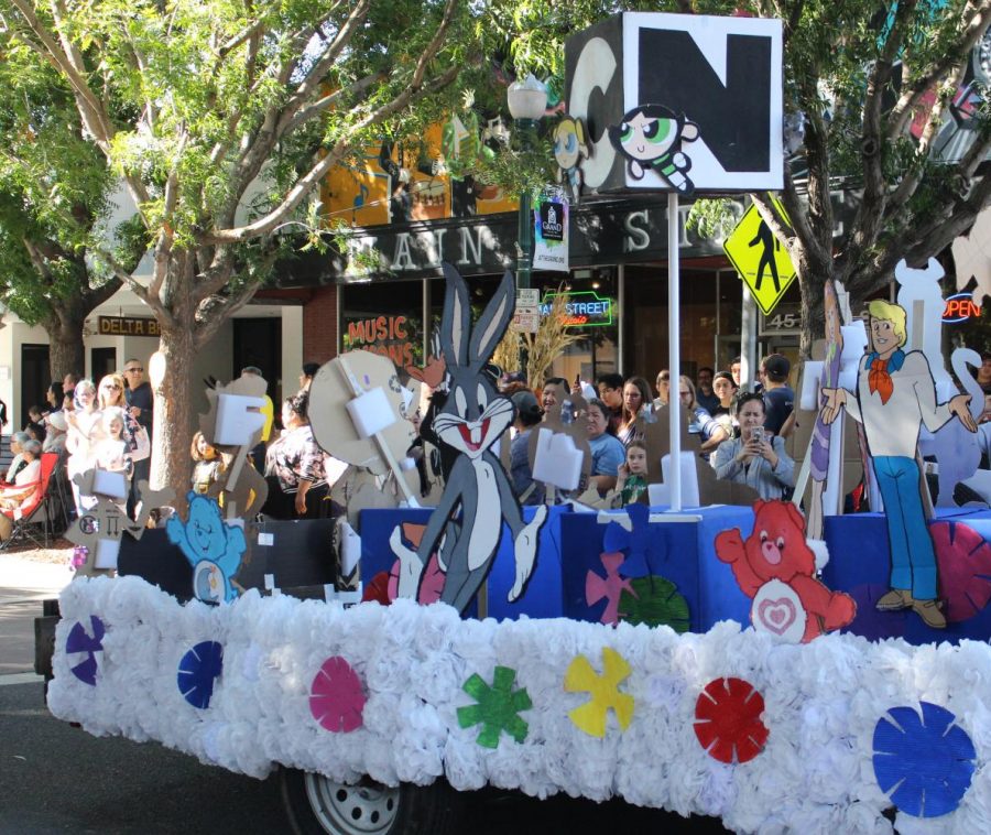 Nickelodean-inspired senior float is packed childhood cartoon characters. Photo by Cristopher Marin